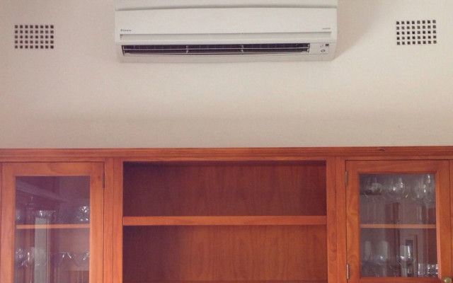 Daikin air conditioner repairs and maintenance East Sydney